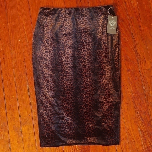 Vince Camuto Dresses & Skirts - Vince Camuto Velvet Leopard Print Skirt Sz XS NWT